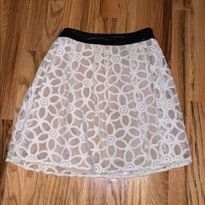 Laced skirt with leather band